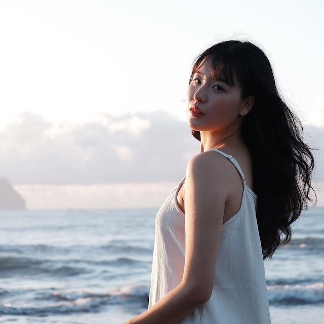 清新正妹海邊回萌一笑好迷人
